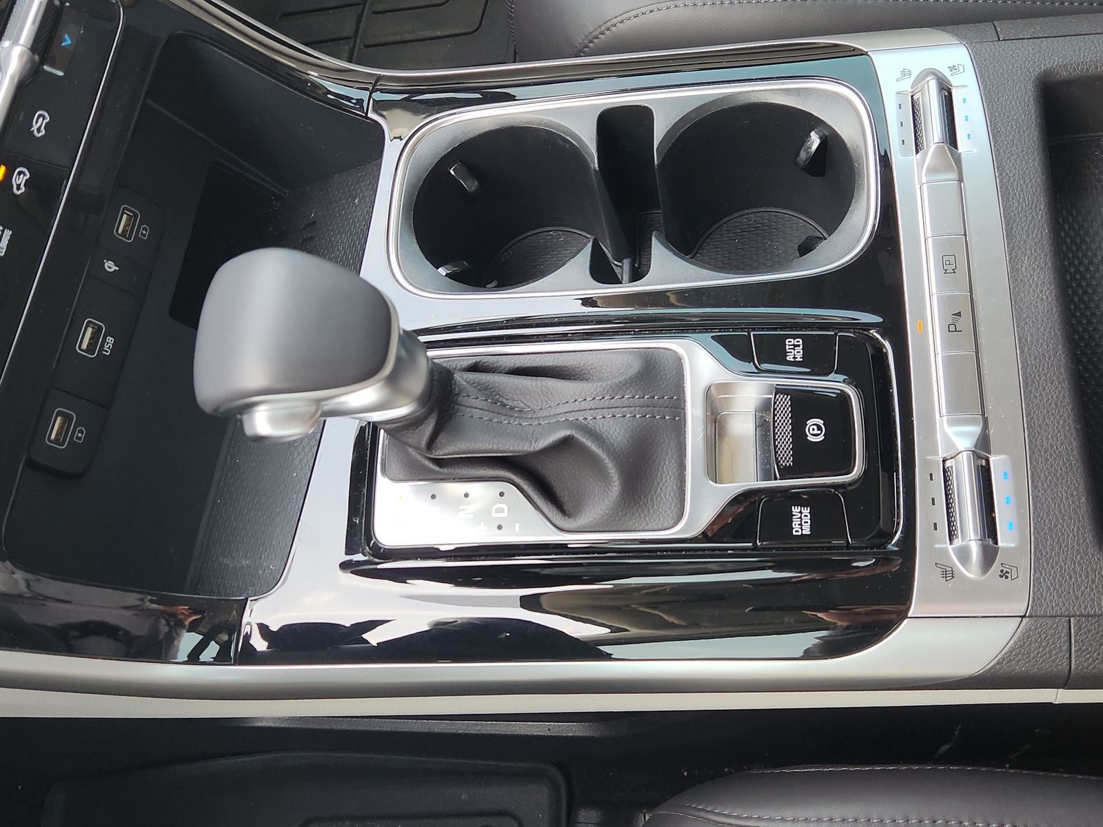 2024 Kia Carnival SX