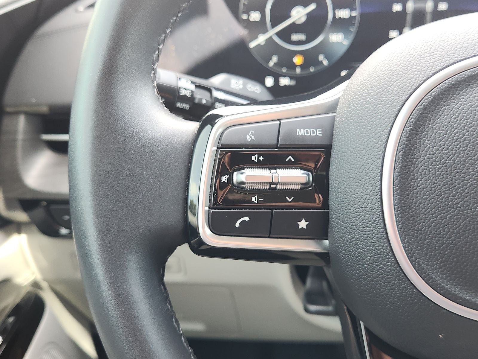 2024 Kia Carnival SX