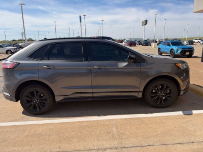2022 Ford Edge SE