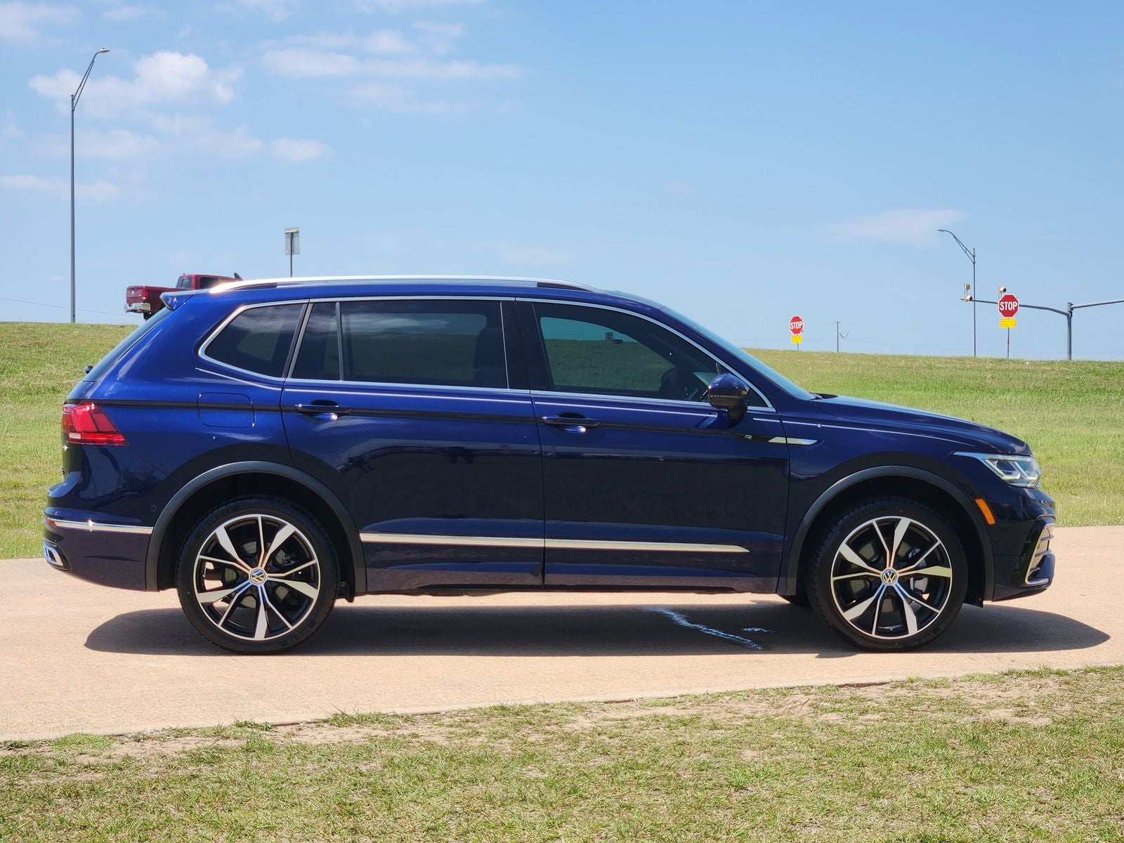 2024 Volkswagen Tiguan 2.0T SEL R-Line