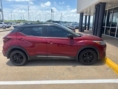 2022 Nissan Kicks SR