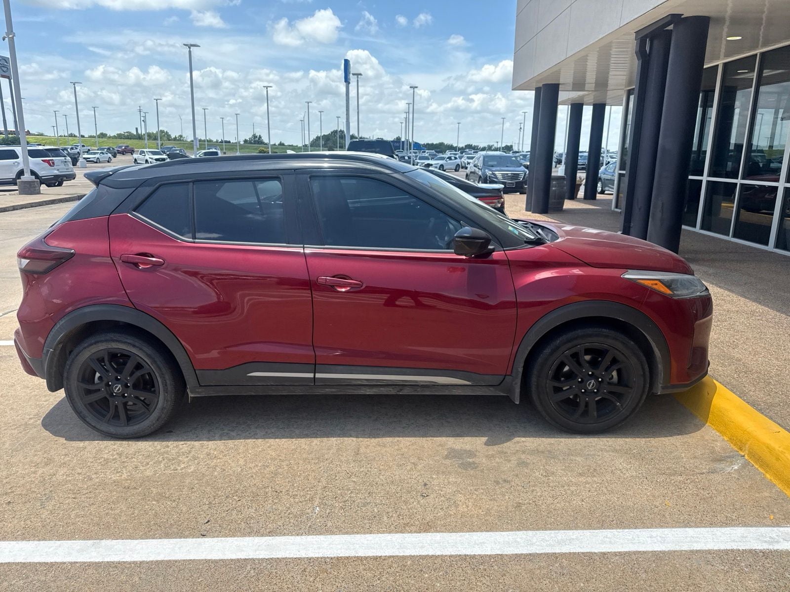 2022 Nissan Kicks SR