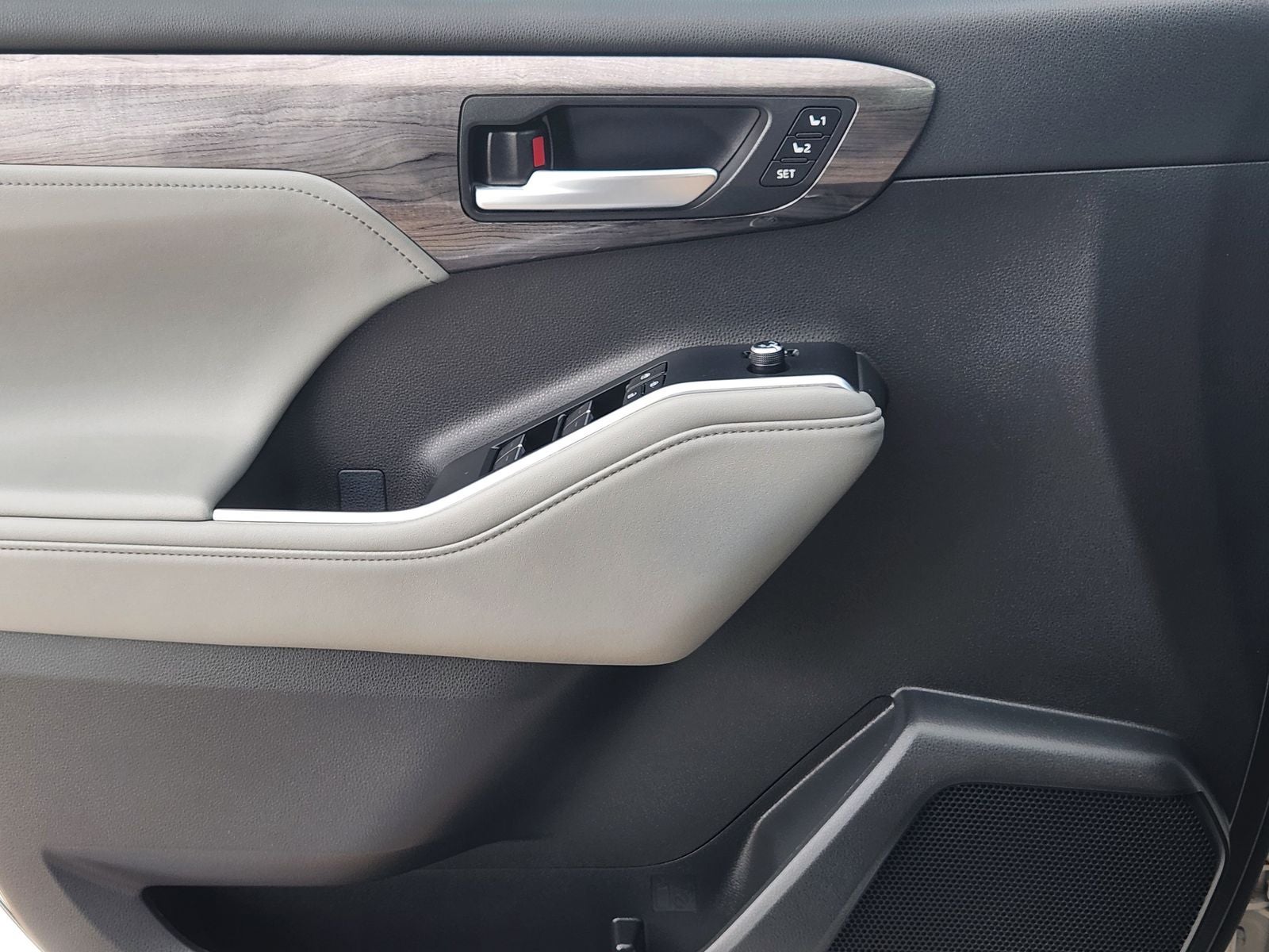 2025 Toyota Highlander Platinum