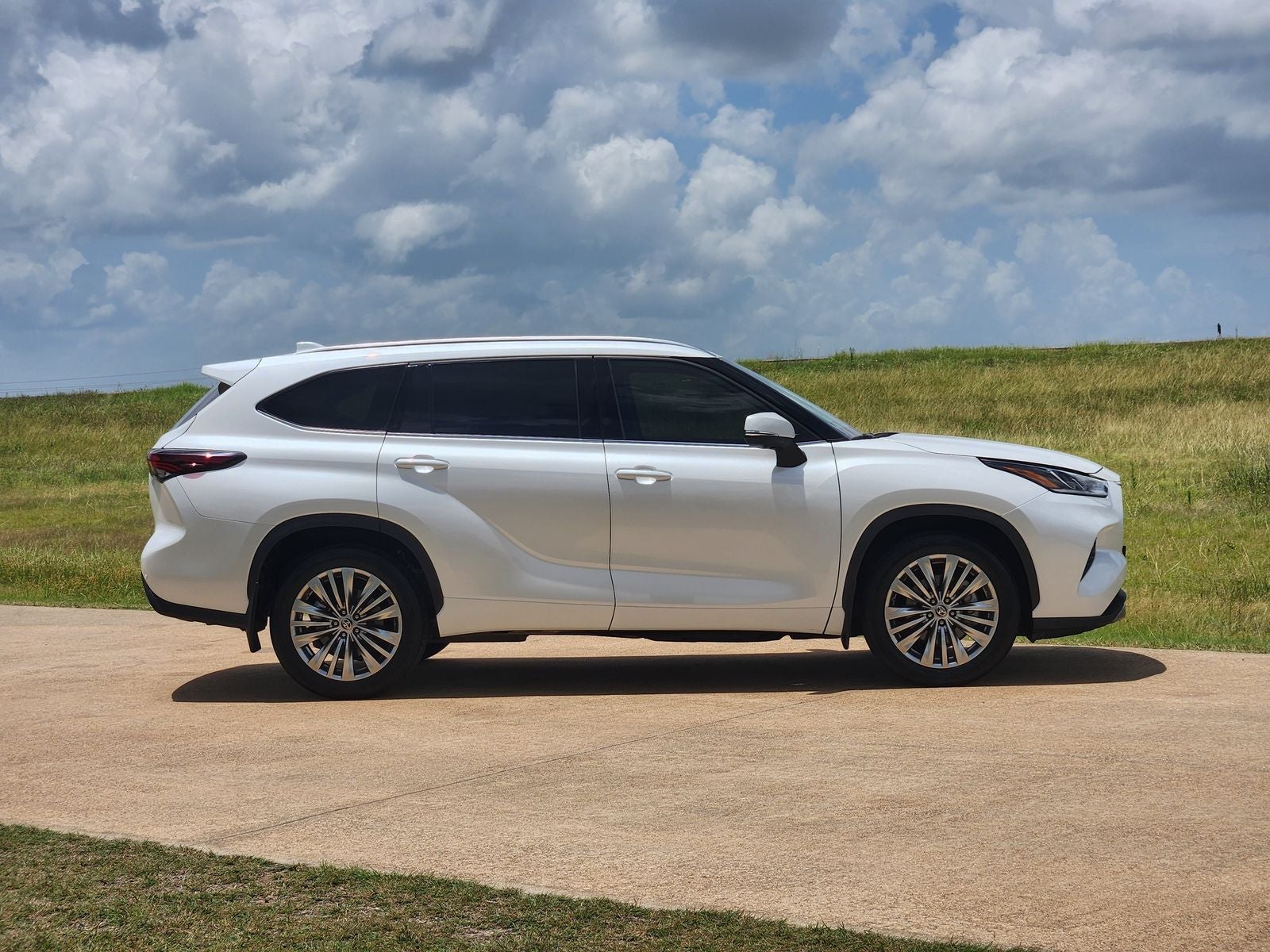 2025 Toyota Highlander Platinum