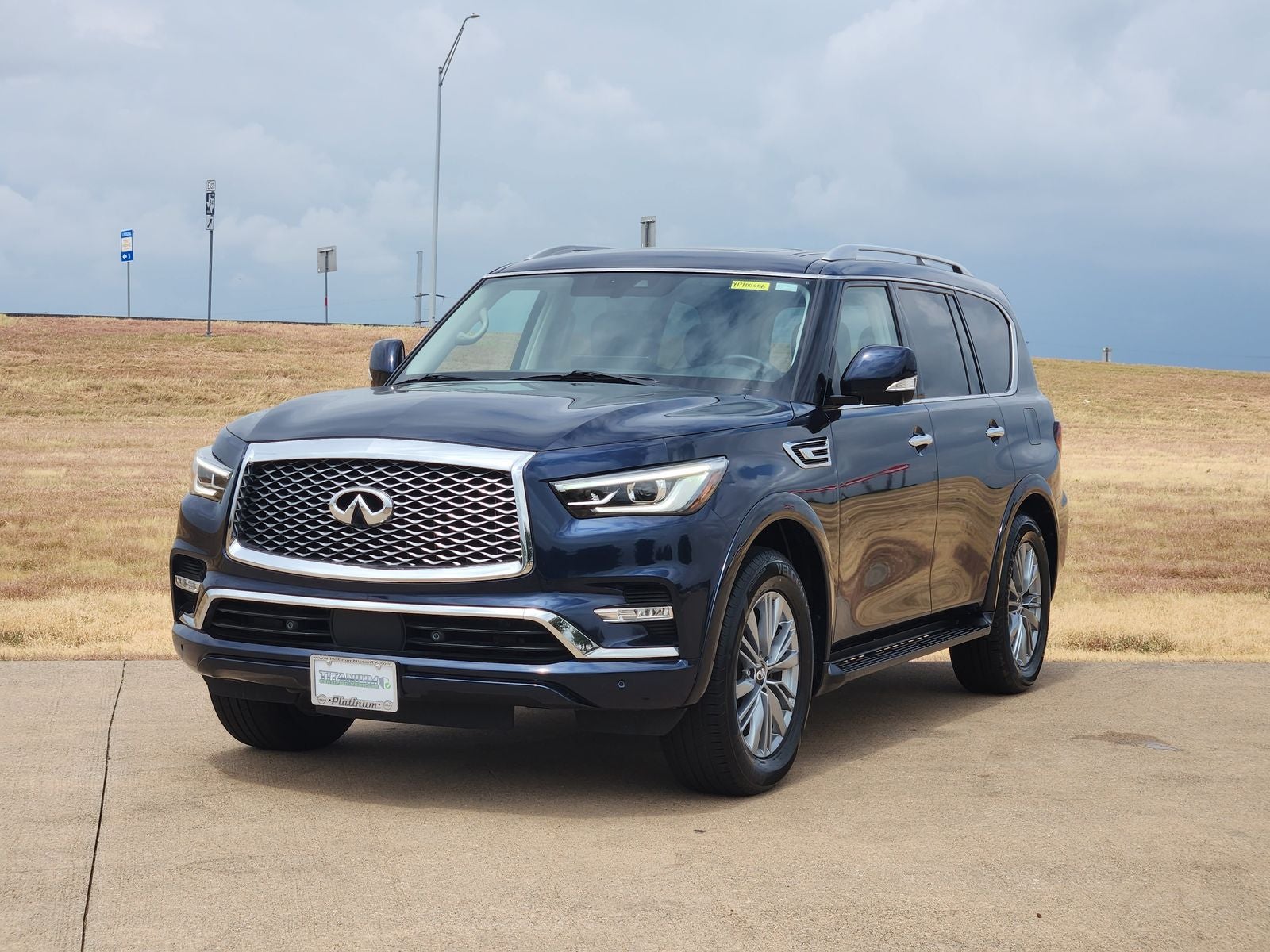 2024 INFINITI QX80 LUXE