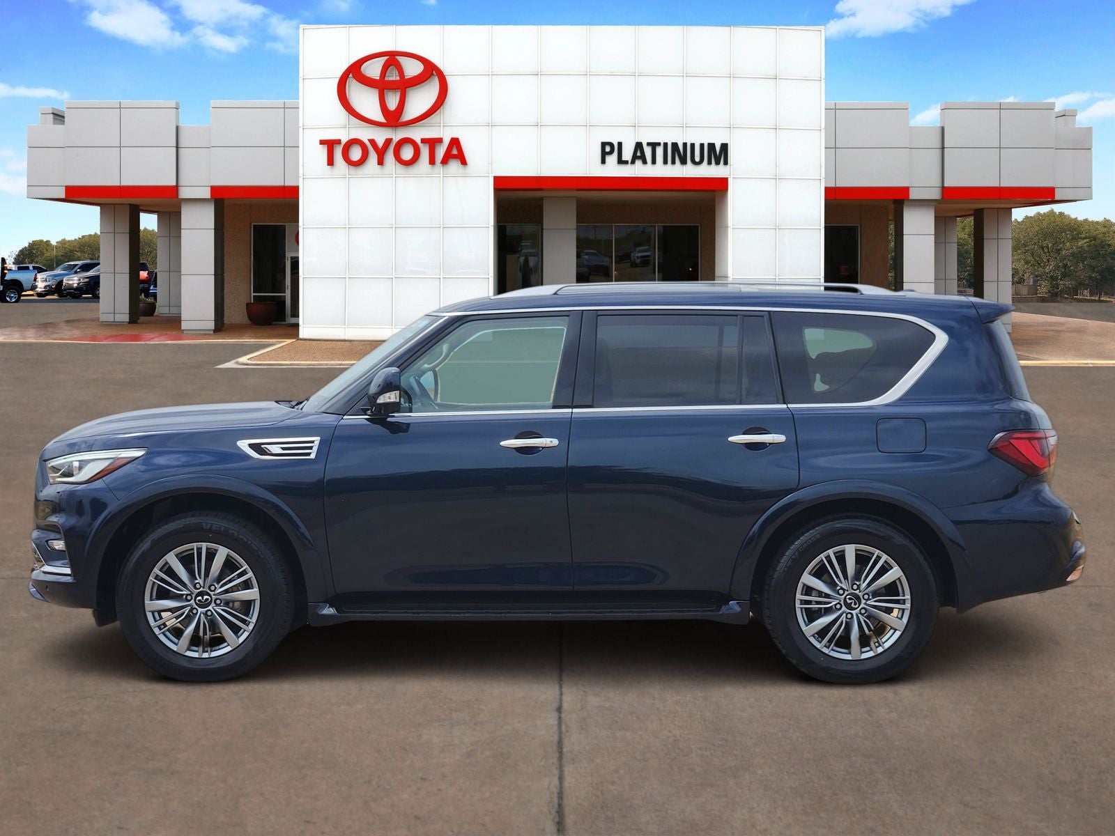 2024 INFINITI QX80 LUXE