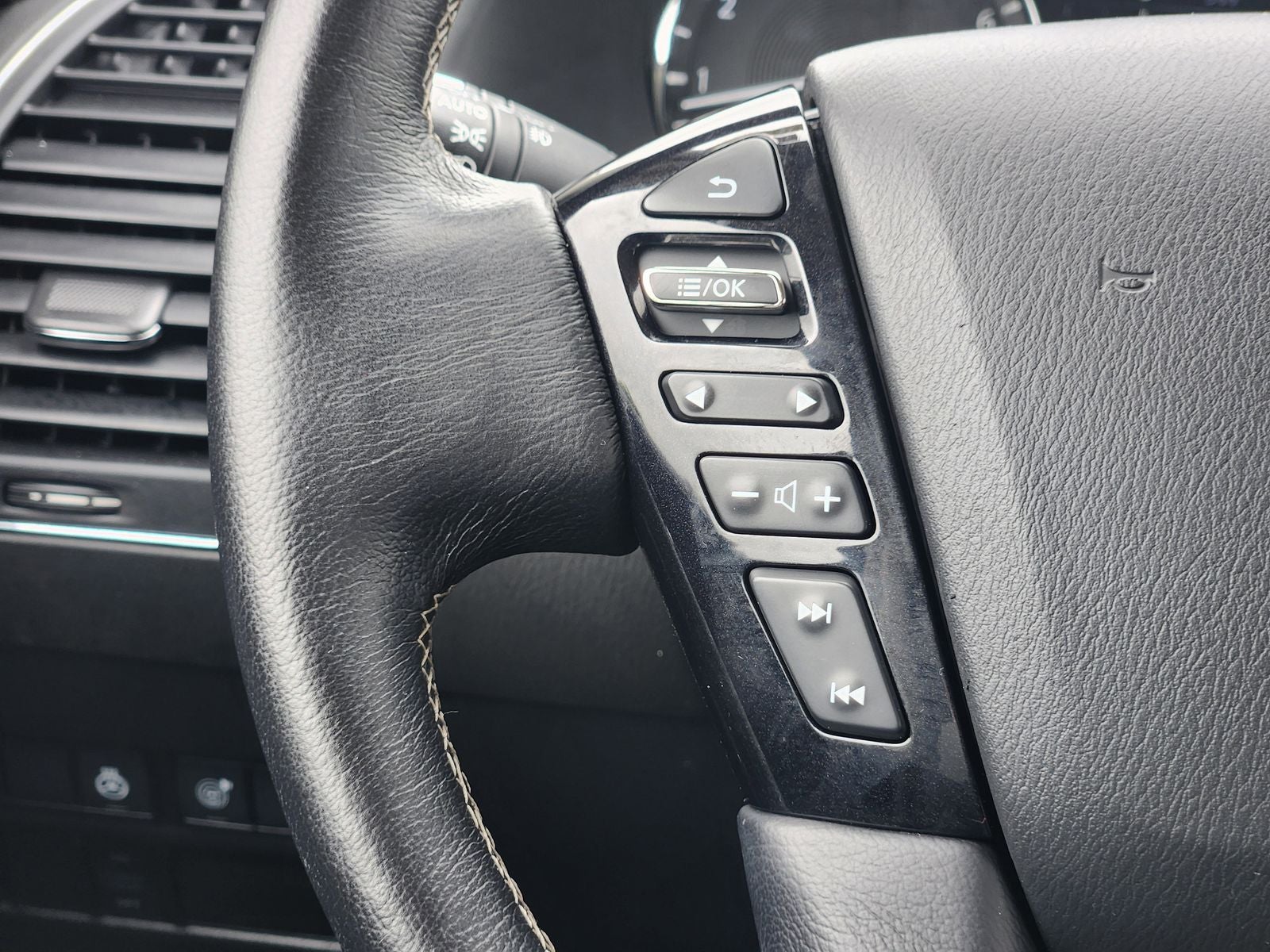 2024 INFINITI QX80 LUXE