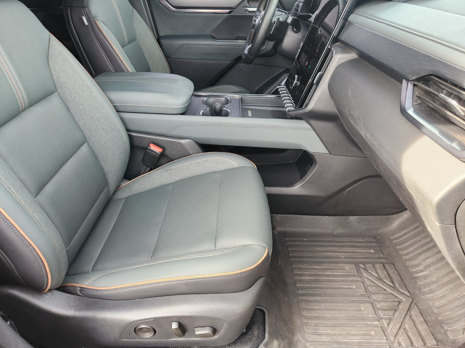 2025 GMC Acadia AT4