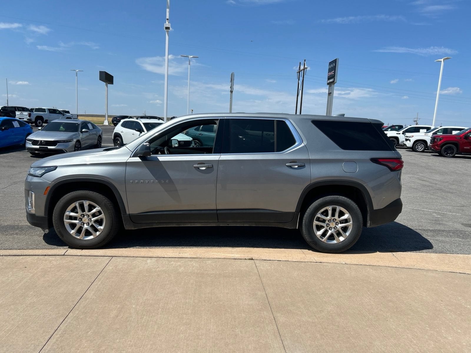 2023 Chevrolet Traverse LS