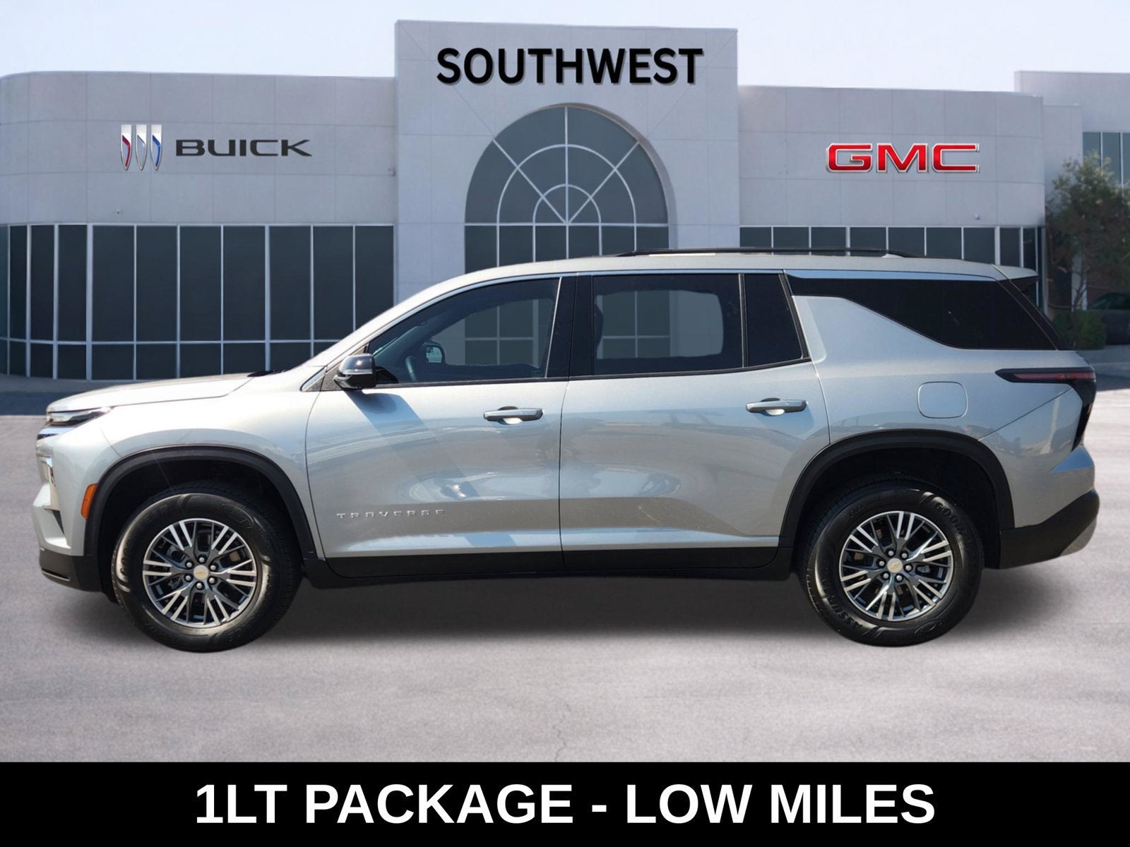 2024 Chevrolet Traverse LT