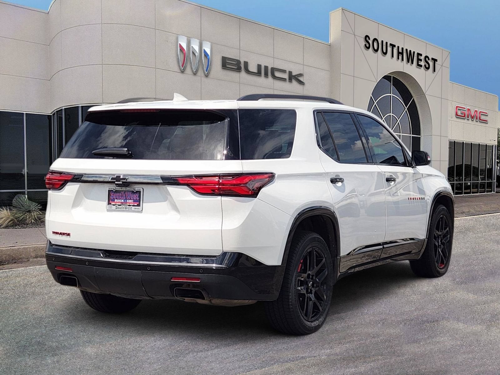 2023 Chevrolet Traverse Premier