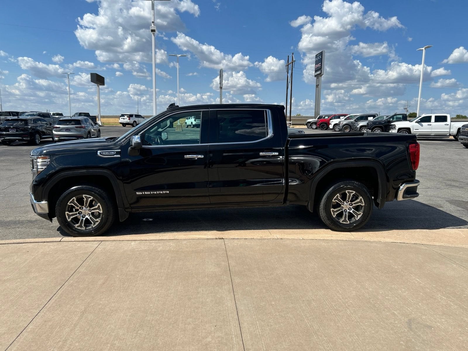 2025 GMC Sierra 1500 SLT