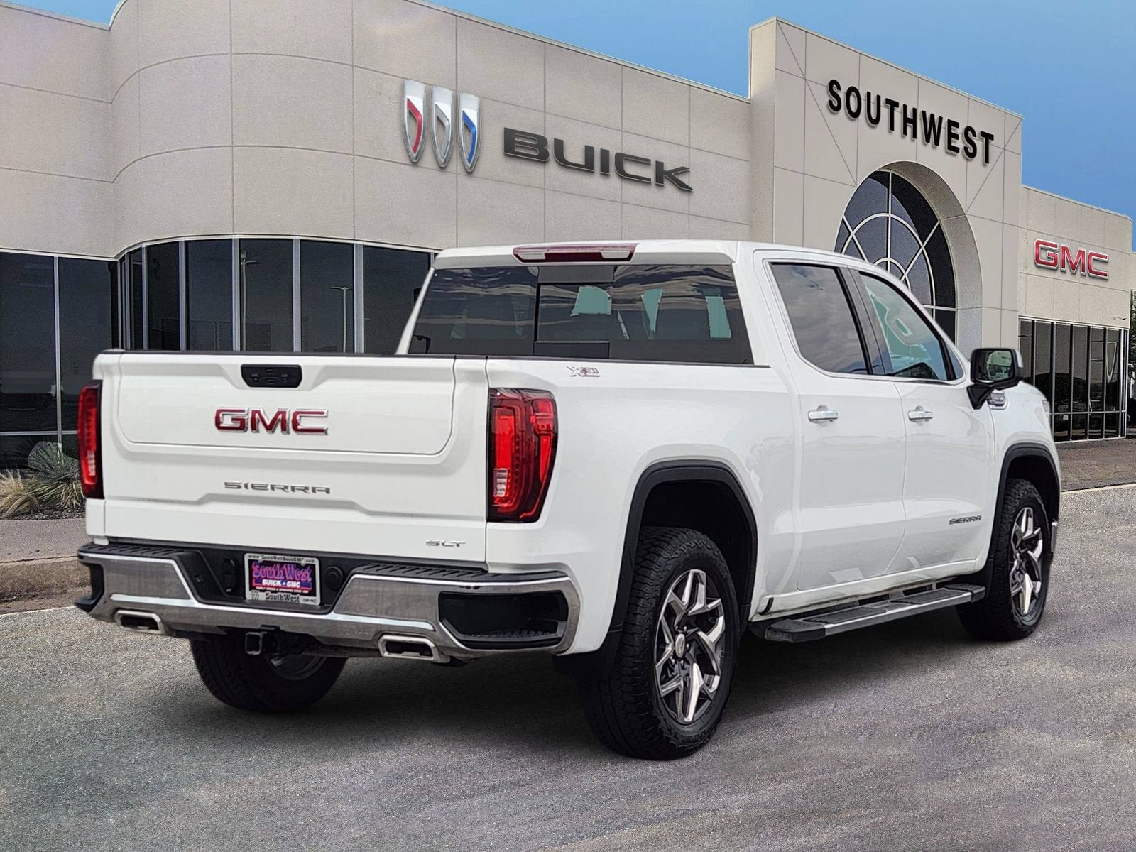2025 GMC Sierra 1500 SLT