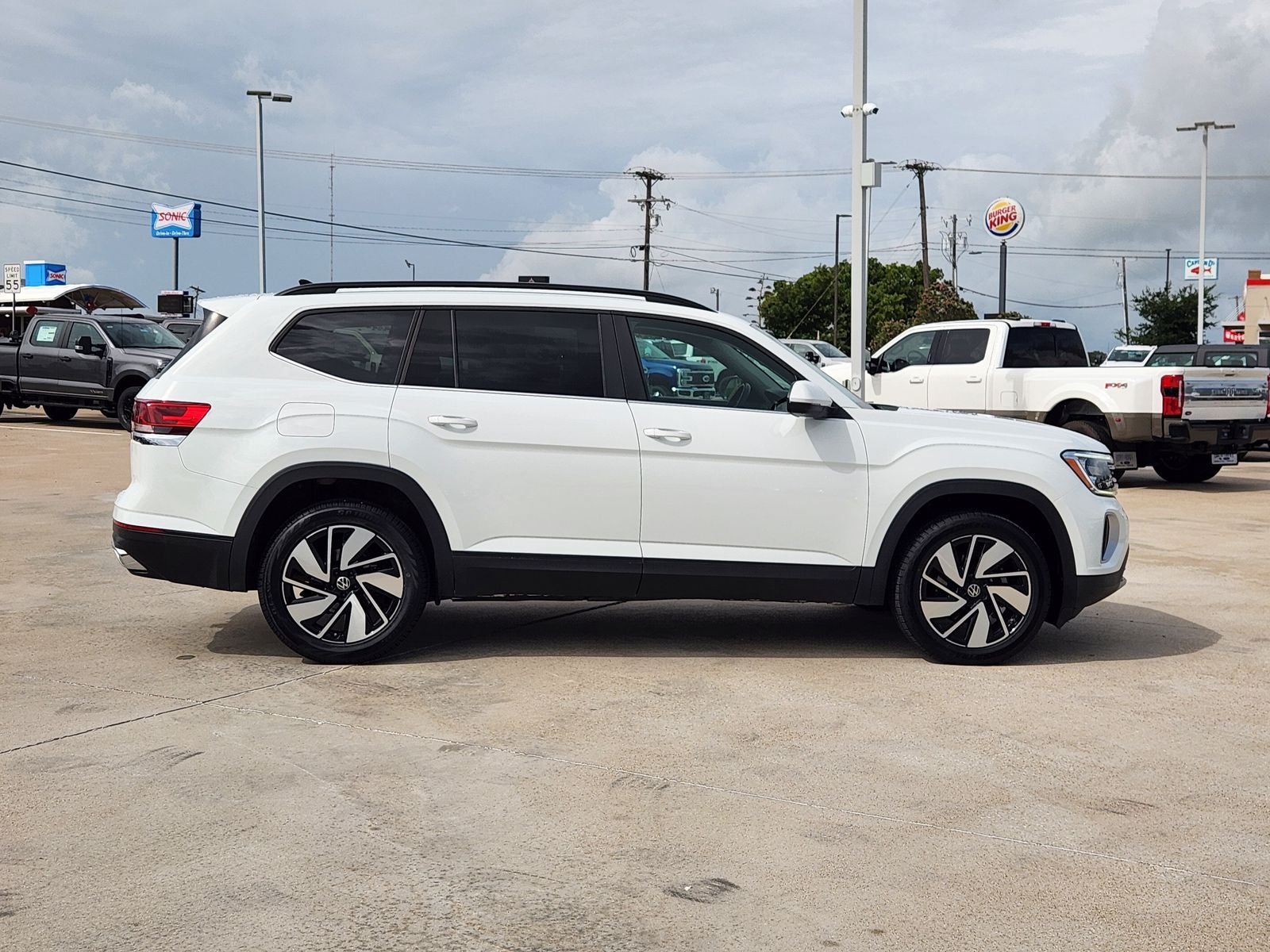 2025 Volkswagen Atlas 2.0T SE w/Technology