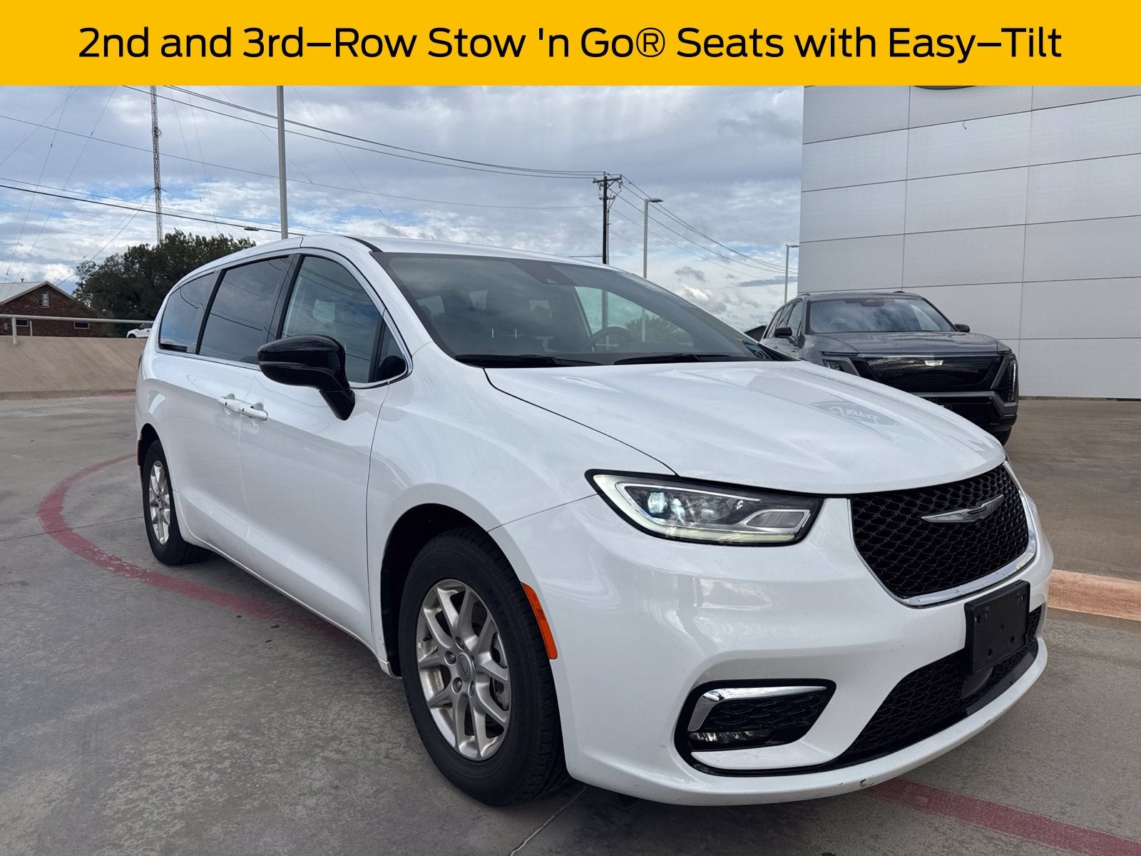 2025 Chrysler Pacifica Select