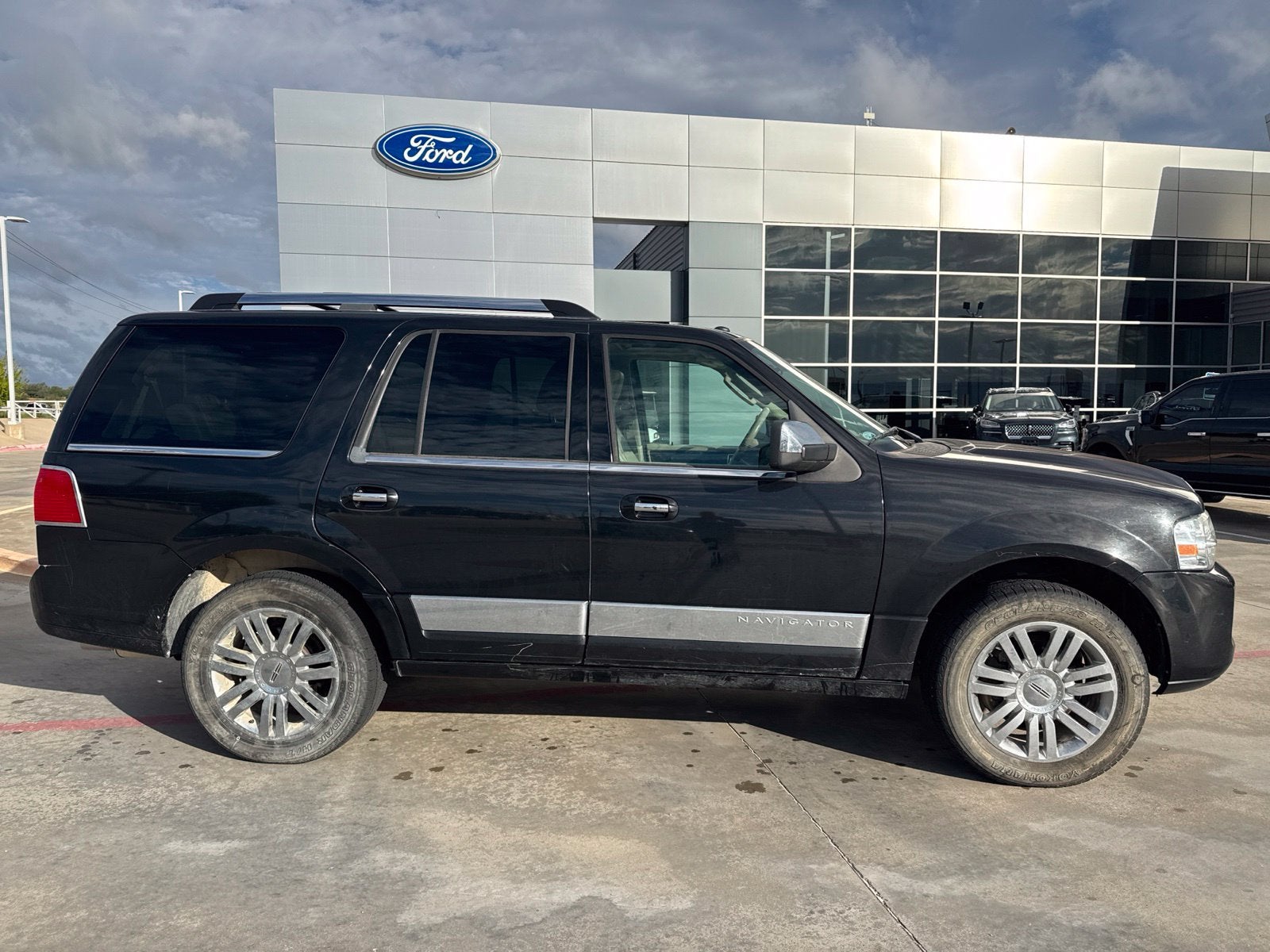 2010 Lincoln Navigator Base