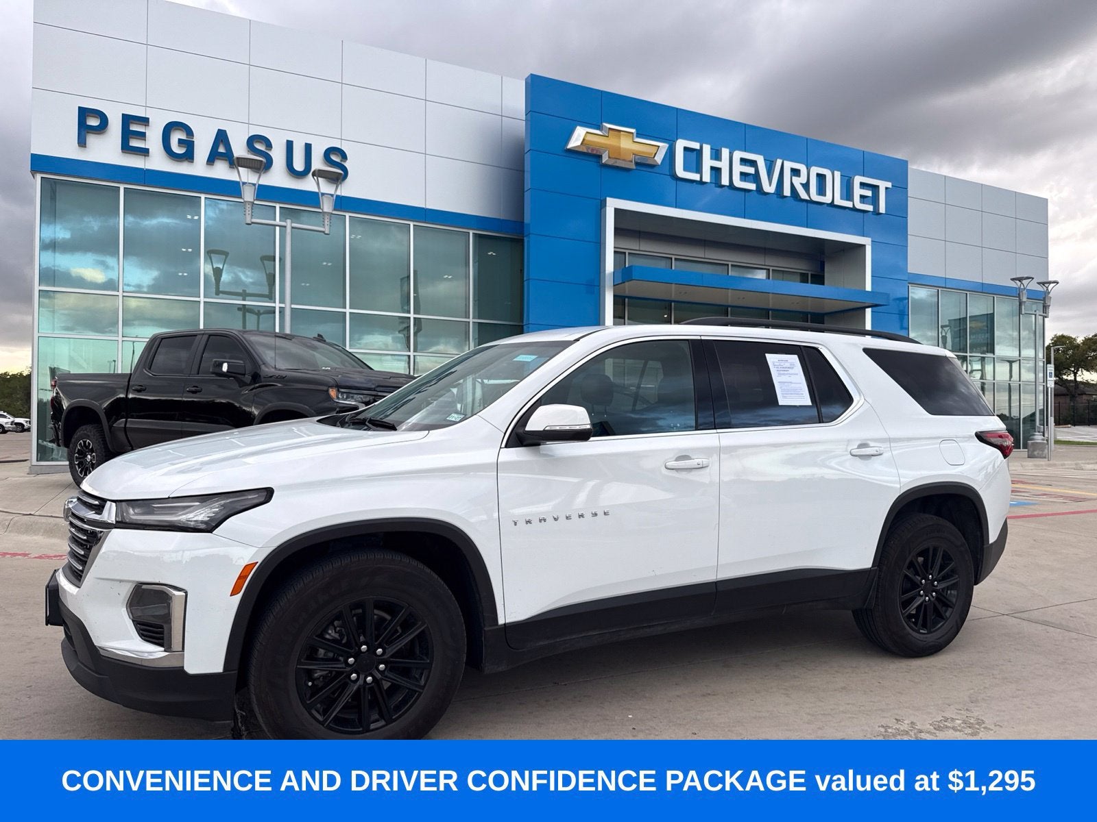 2023 Chevrolet Traverse LT Cloth