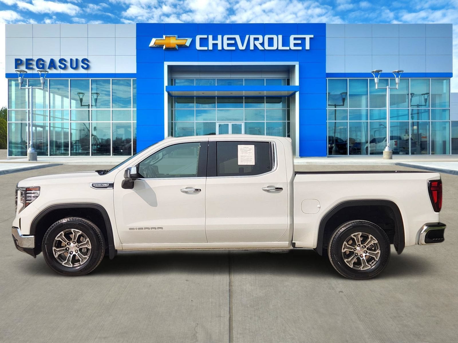2025 GMC Sierra 1500 SLT