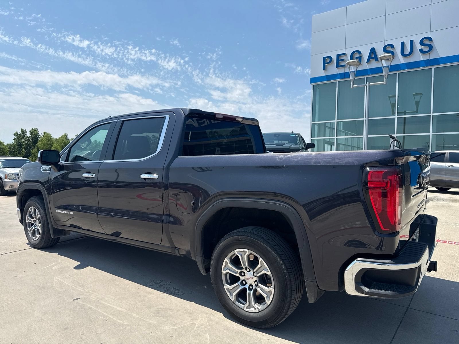 2025 GMC Sierra 1500 SLT