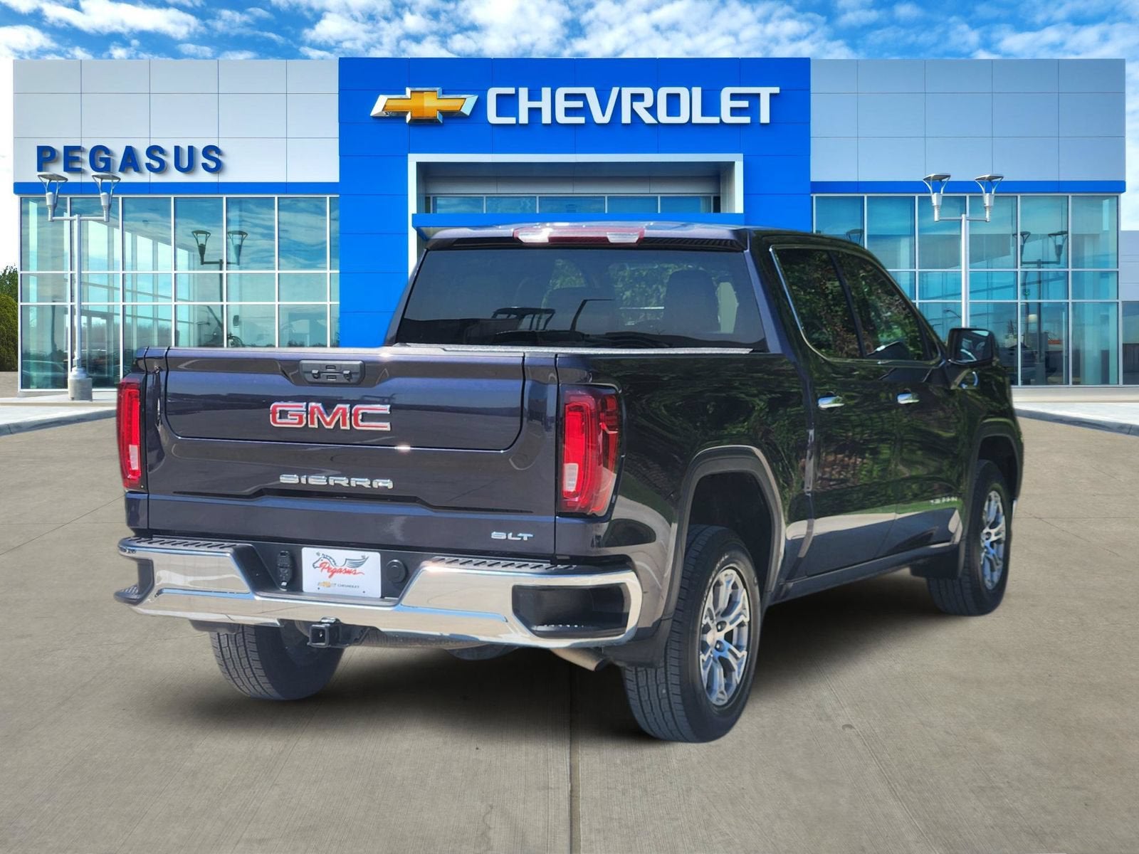 2025 GMC Sierra 1500 SLT