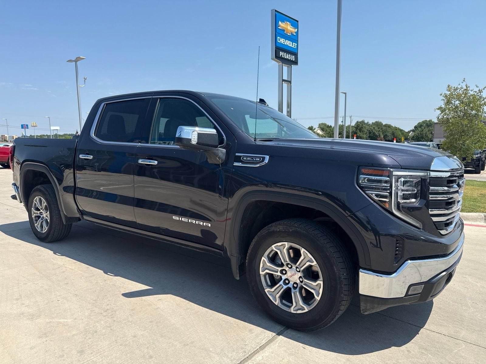 2025 GMC Sierra 1500 SLT