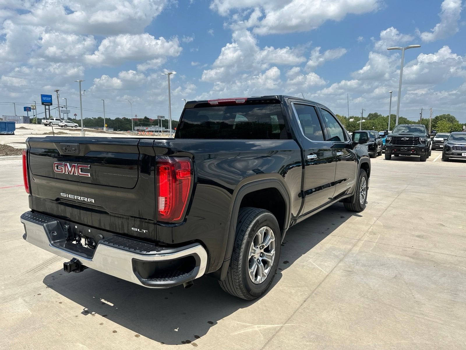 2025 GMC Sierra 1500 SLT