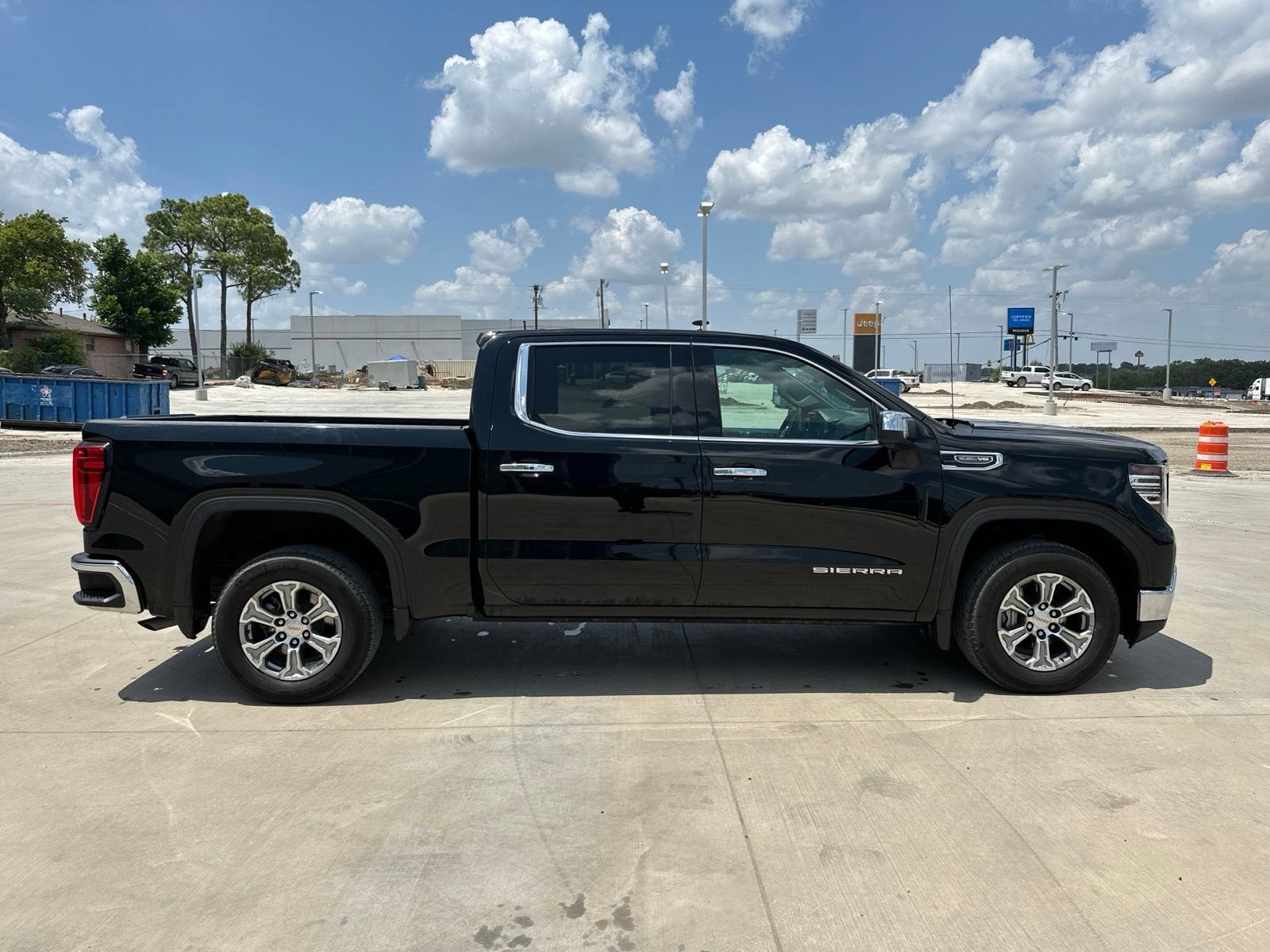 2025 GMC Sierra 1500 SLT
