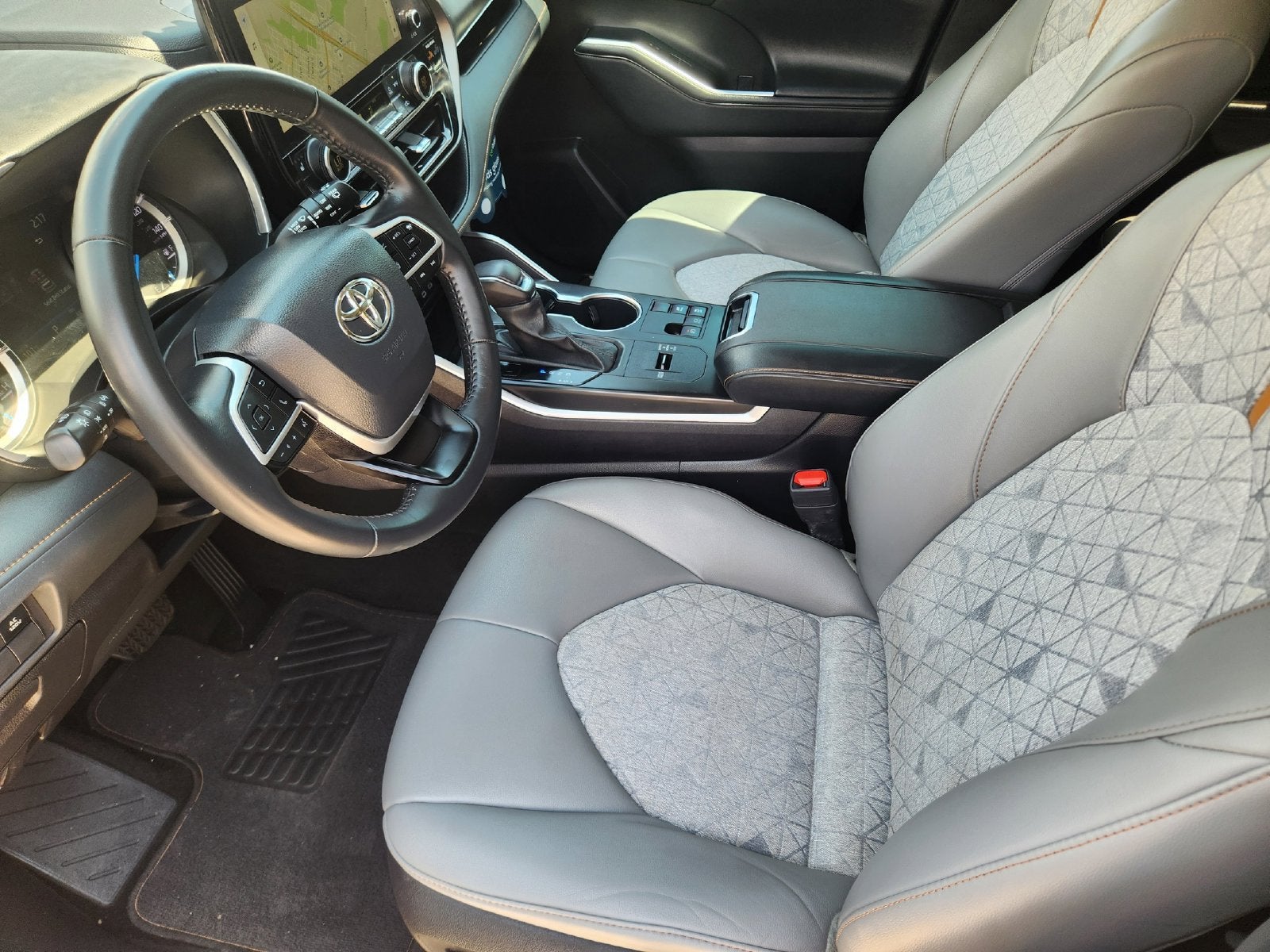2023 Toyota Highlander Hybrid XLE Bronze