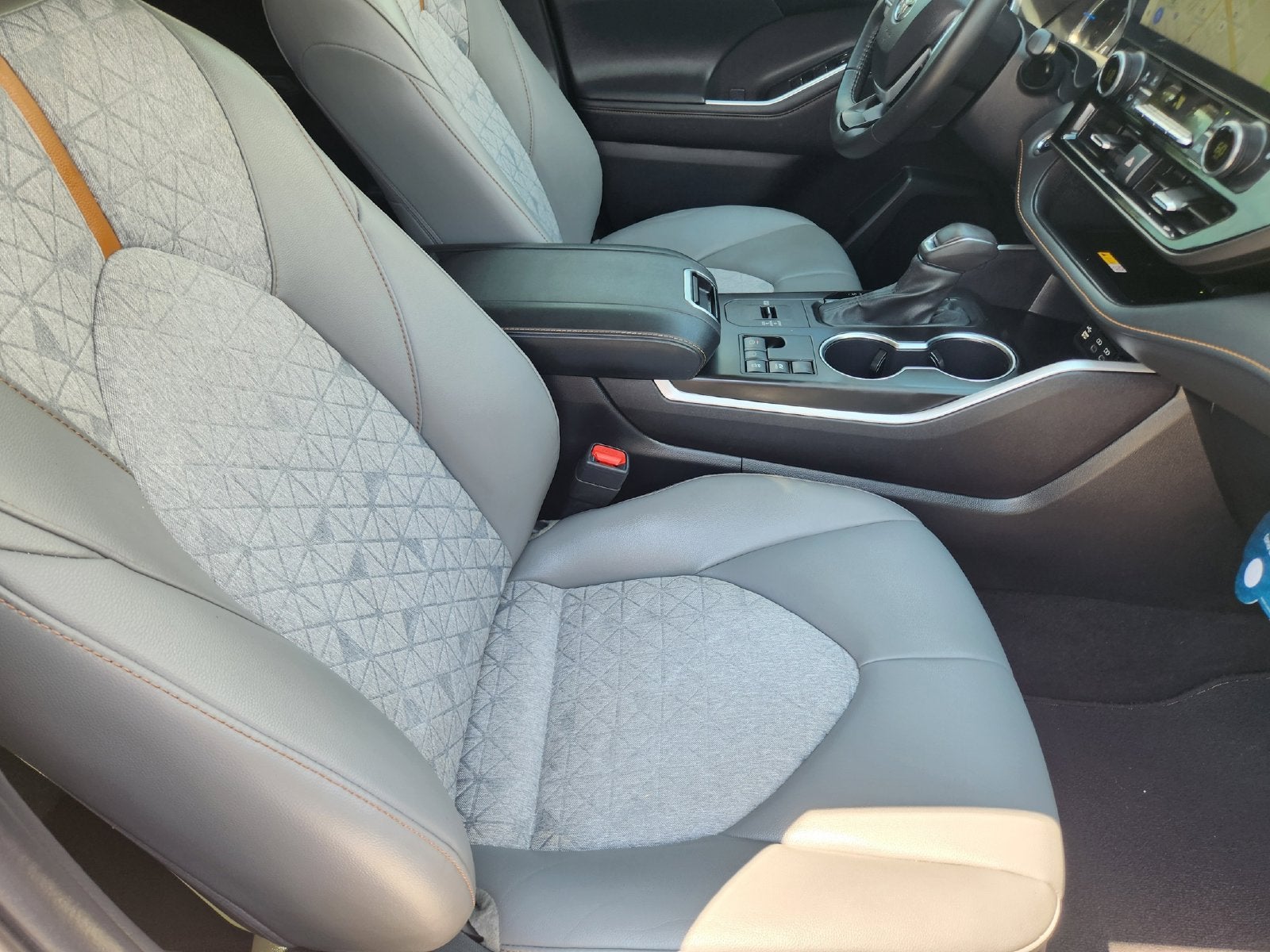 2023 Toyota Highlander Hybrid XLE Bronze
