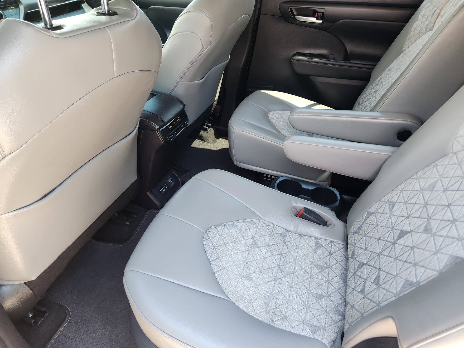 2023 Toyota Highlander Hybrid XLE Bronze