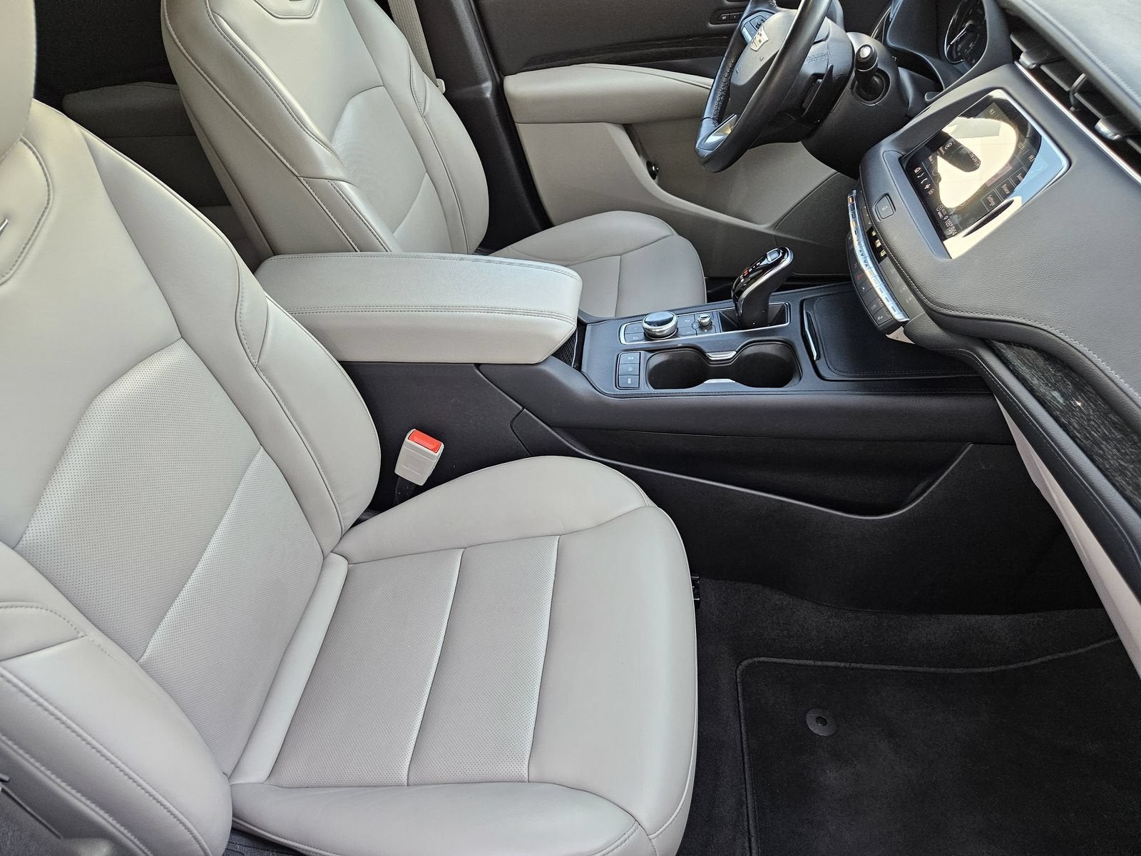 2023 Cadillac XT4 FWD Premium Luxury
