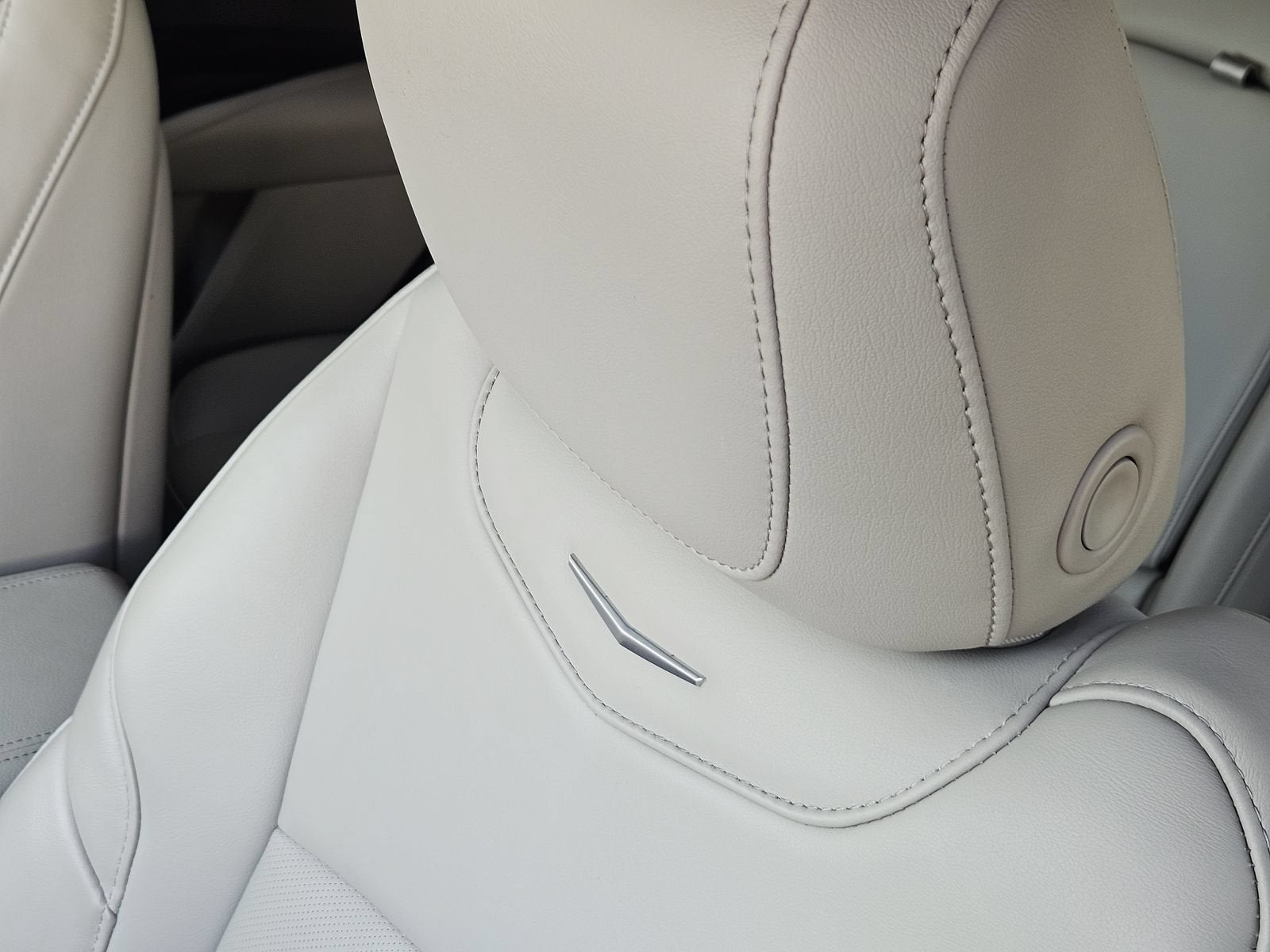 2023 Cadillac XT4 FWD Premium Luxury