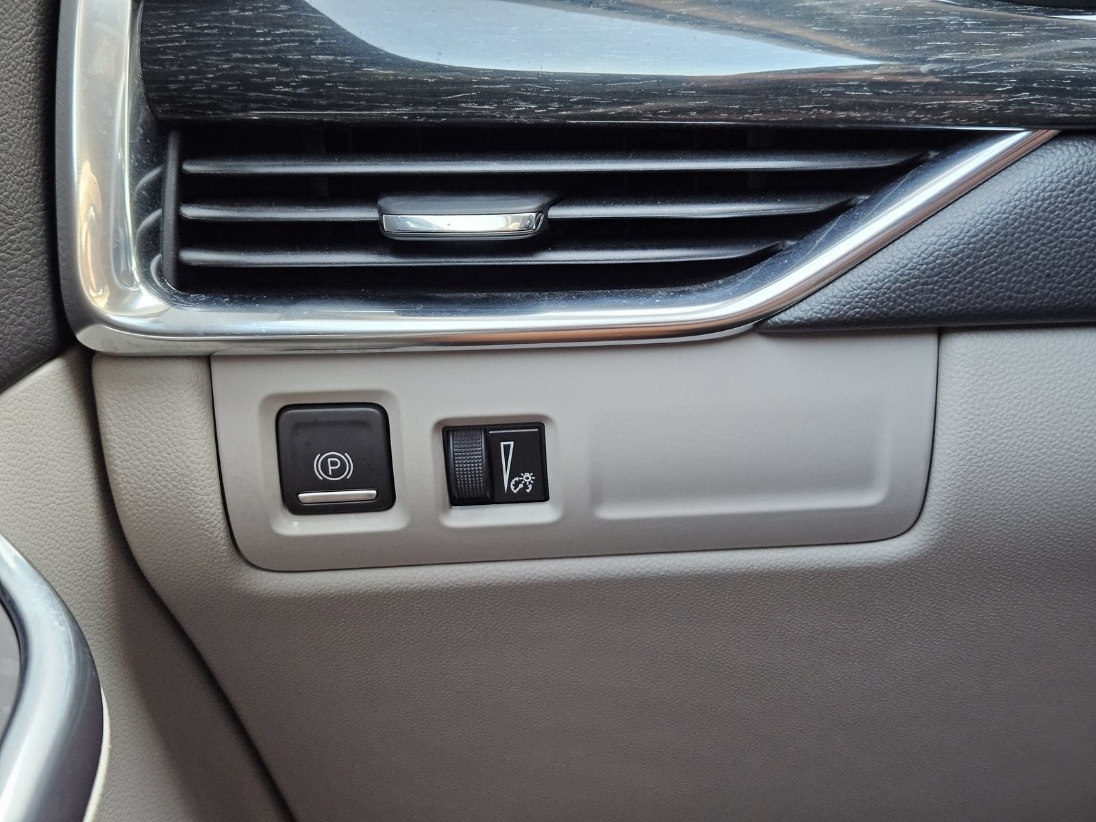 2023 Cadillac XT4 FWD Premium Luxury