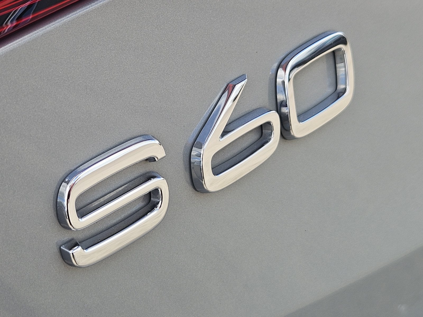 2024 Volvo S60 B5 Plus Dark Theme
