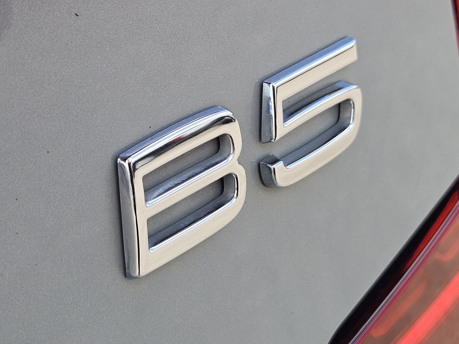 2024 Volvo S60 B5 Plus Dark Theme