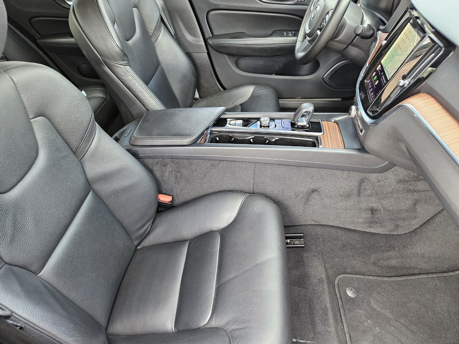 2024 Volvo S60 B5 Plus Dark Theme