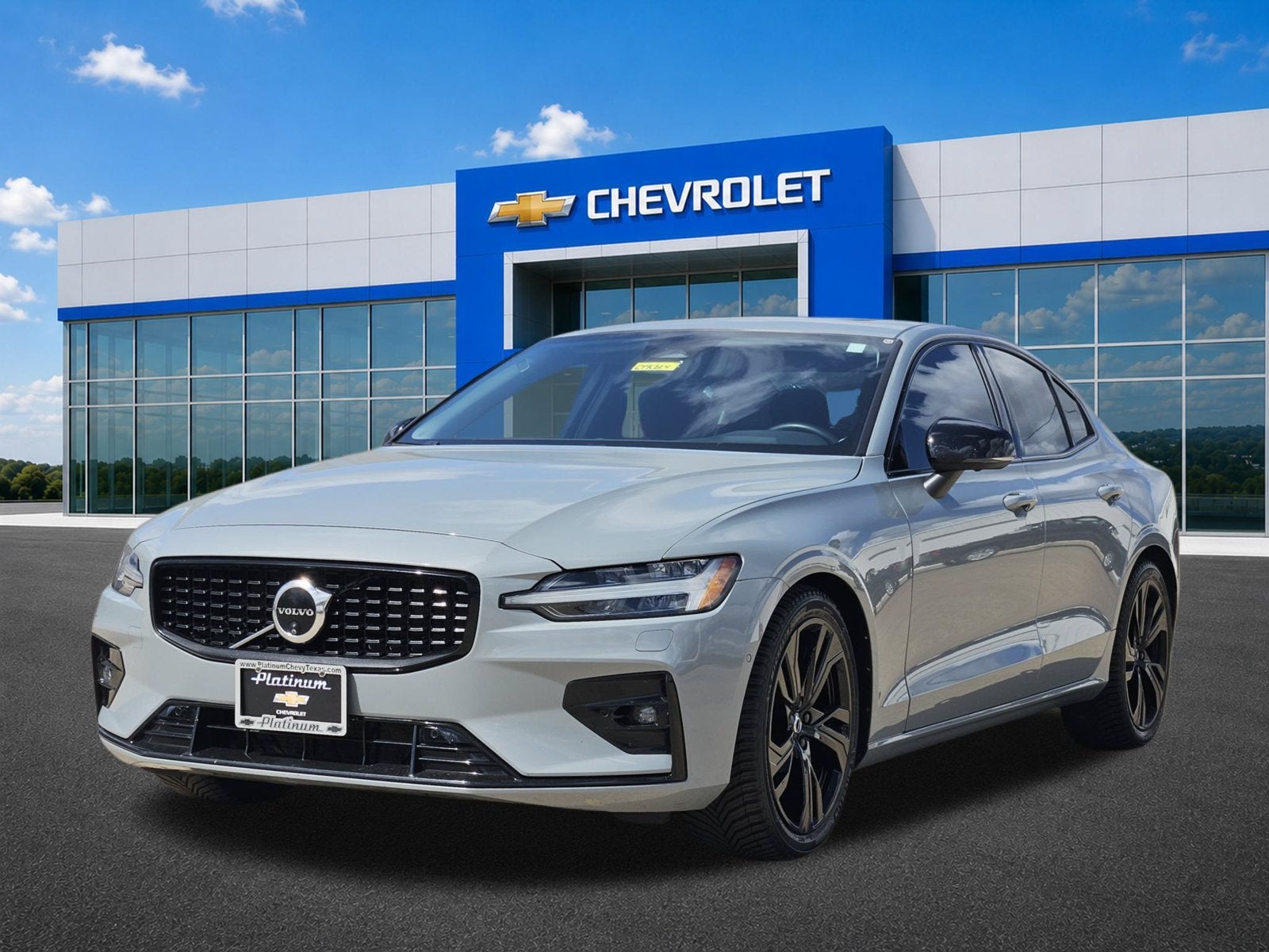 2024 Volvo S60 B5 Plus Dark Theme