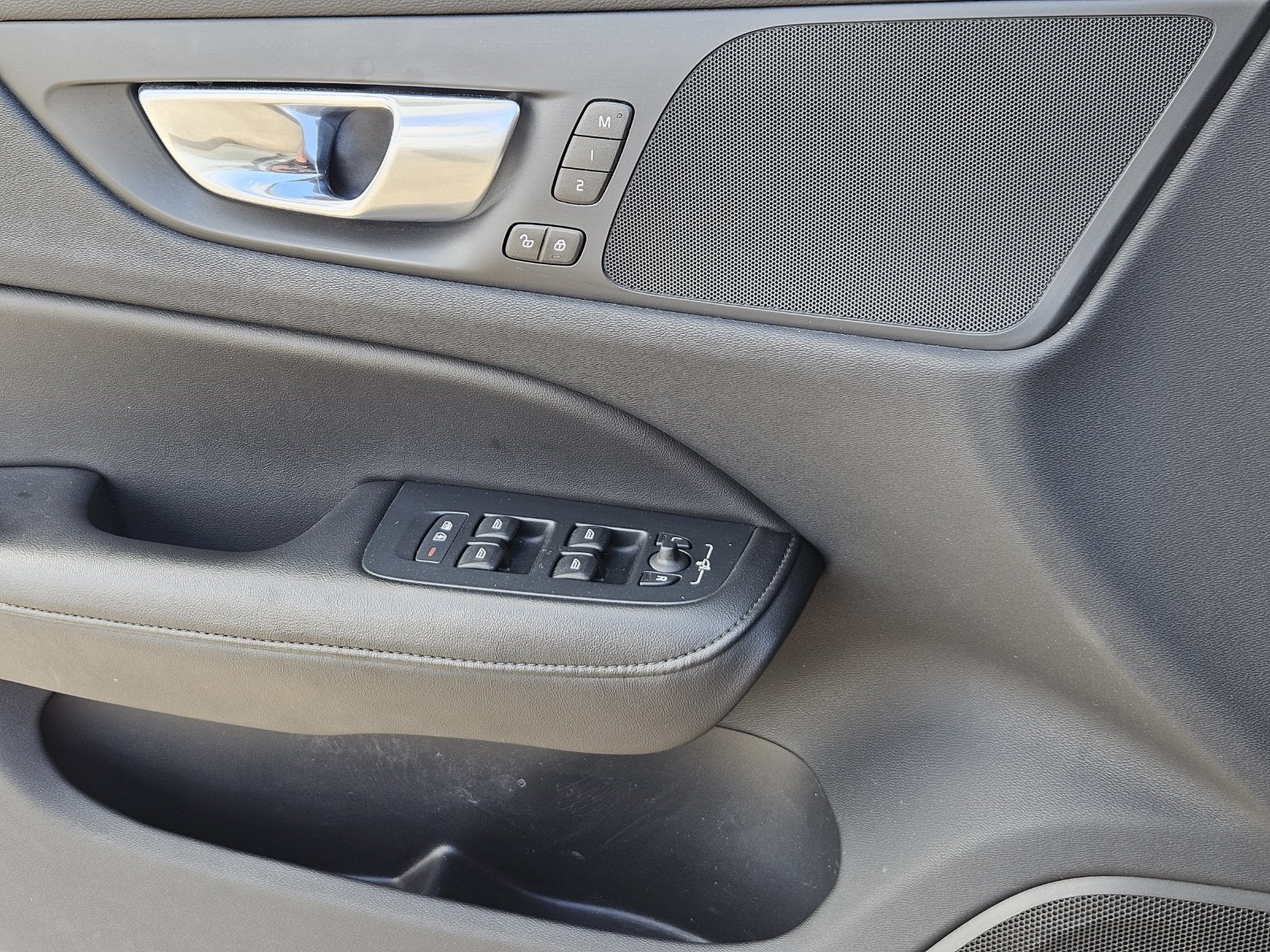 2024 Volvo S60 B5 Plus Dark Theme