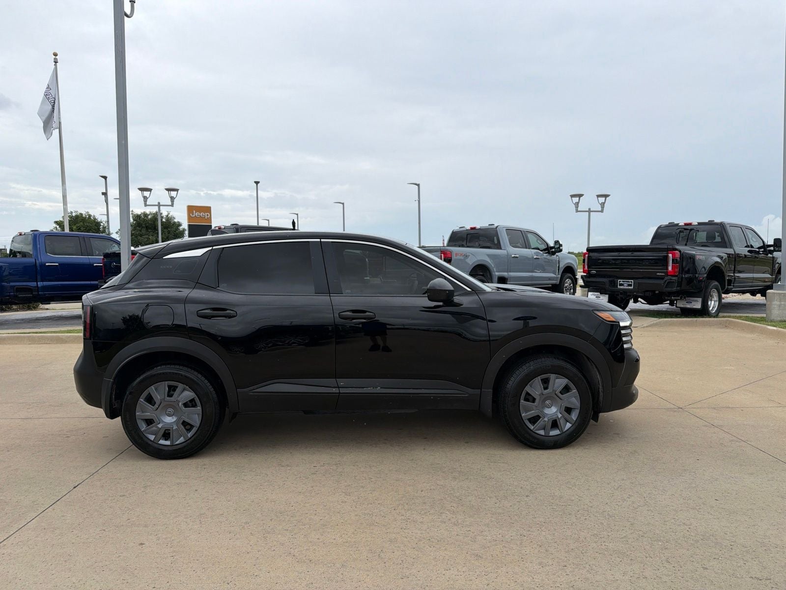 2025 Nissan Kicks S