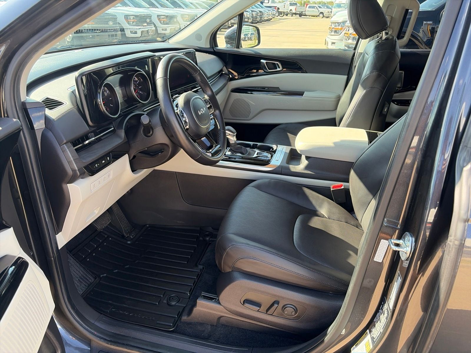 2024 Kia Carnival EX