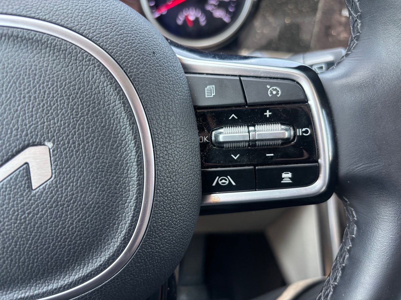 2024 Kia Carnival EX