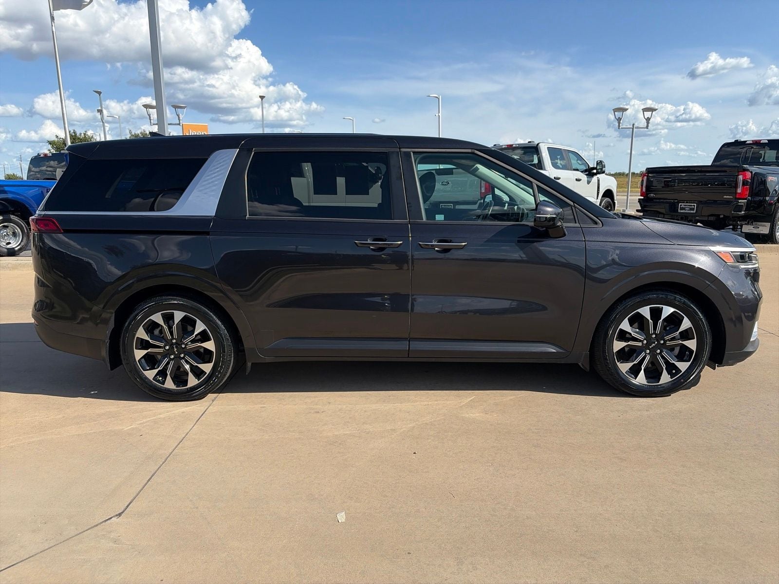 2024 Kia Carnival EX