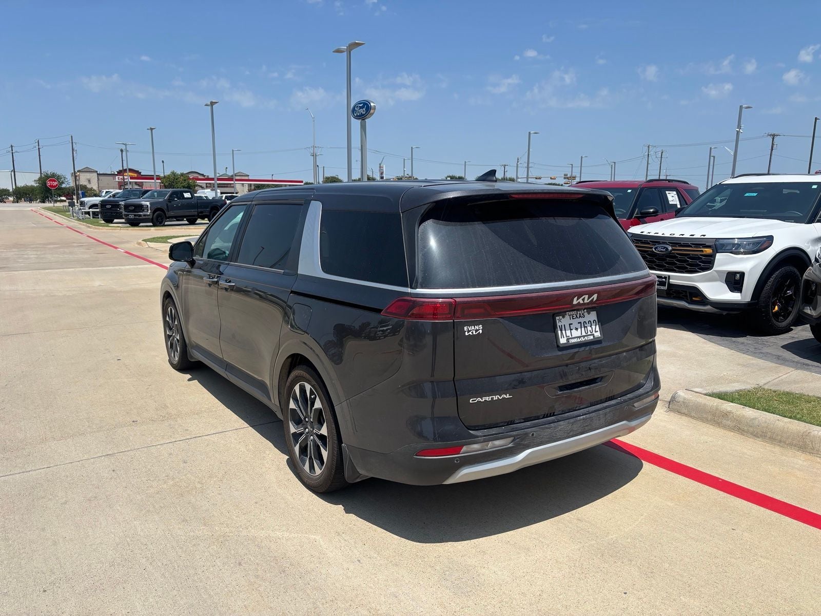 2024 Kia Carnival EX
