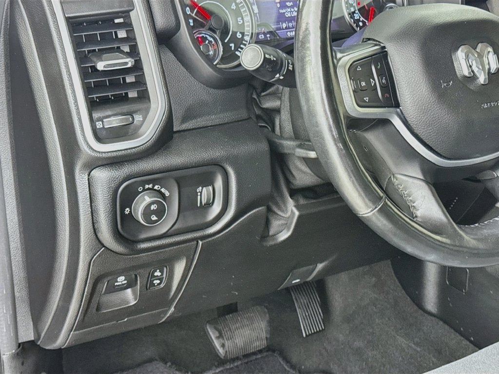 2020 RAM 1500 Big Horn Crew Cab 4x4 5'7" Box