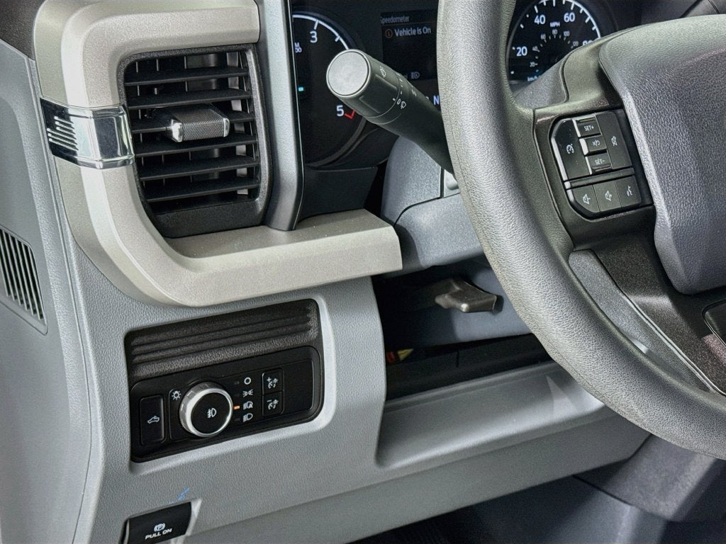 2025 Ford Super Duty F-350 SRW XL