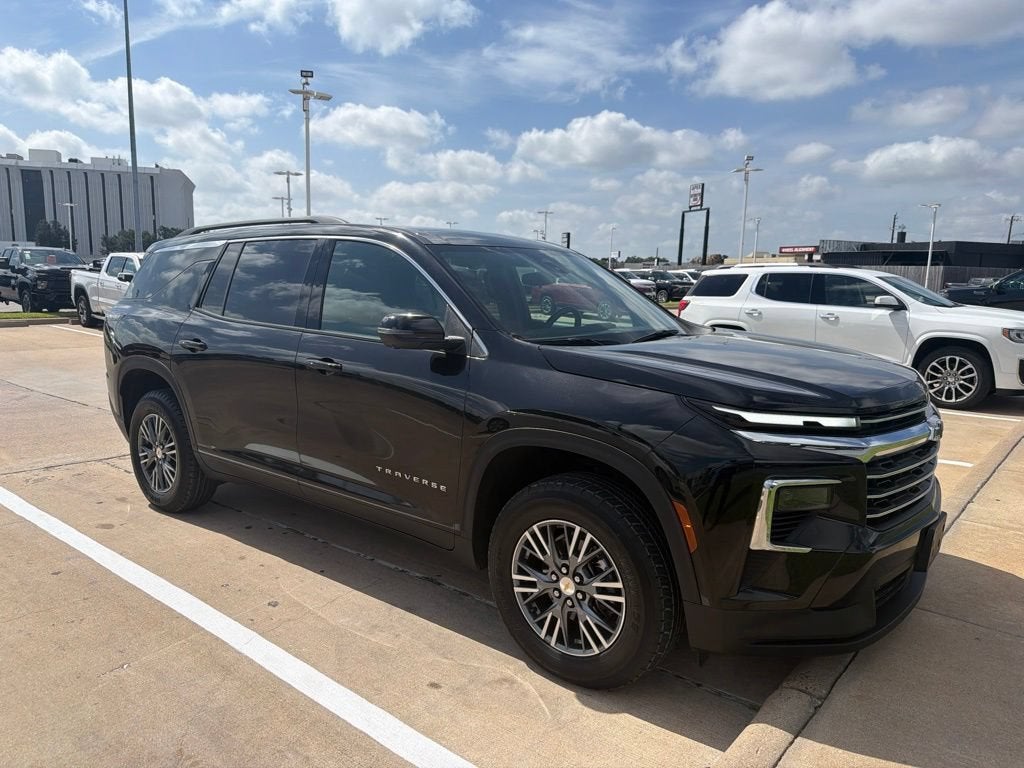 2024 Chevrolet Traverse LT