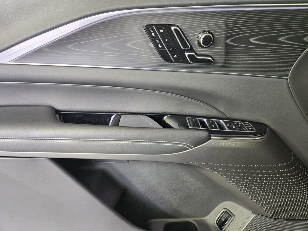 2024 Cadillac LYRIQ Luxury 1