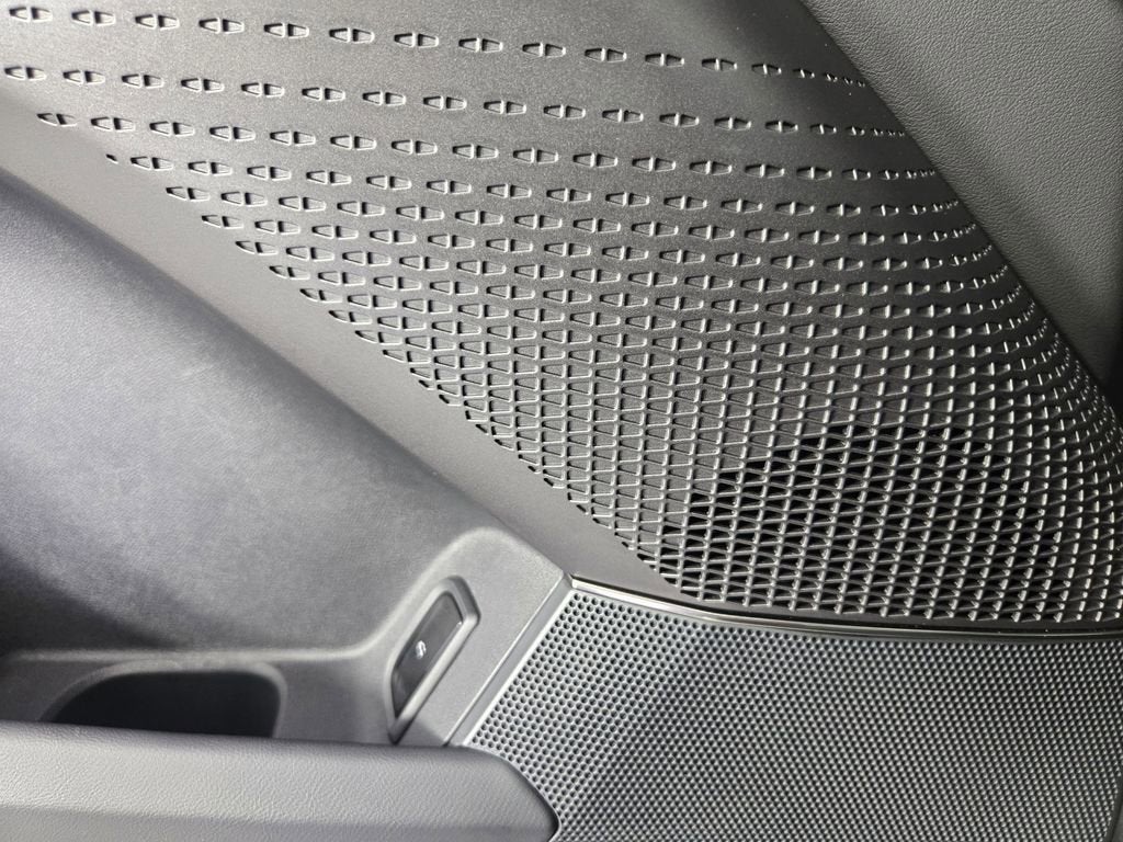 2024 Cadillac LYRIQ Luxury 1