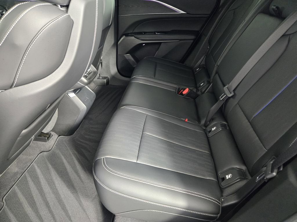 2024 Cadillac LYRIQ Luxury 1