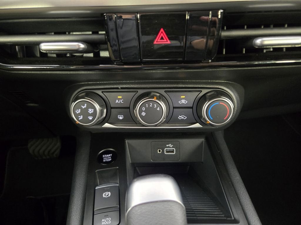 2025 Nissan Kicks S